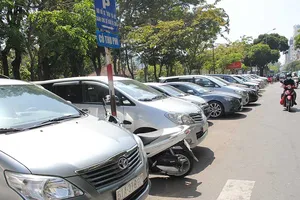 Khó tìm chỗ đậu xe ở trung tâm TP.HCM