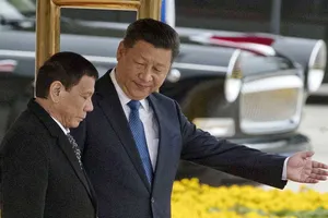 Ông Duterte đang chơi trò nguy hiểm trên biển Đông