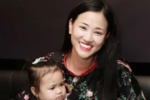 Maya không chịu ngồi yên làm mẹ đơn thân