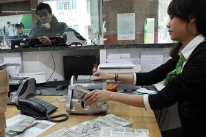 Đã đến lúc nâng lãi suất tiền gửi USD?