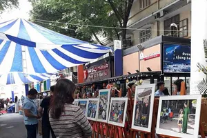 Đường sách sẽ giảm giá... cà phê!