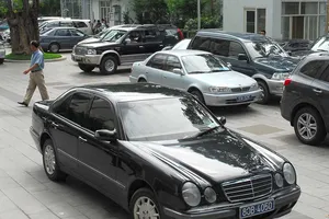 Sức hút từ chiếc xe biển xanh