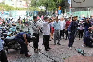 ‘Quận 1 không thể cô đơn giành lại vỉa hè!’