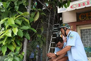 2 phó chủ tịch quận cùng xuống đường dẹp vỉa hè 