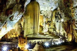 'Hoa hậu Hòa bình quốc tế' chọn Động Thiên Đường 