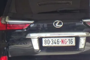 Giám đốc doanh nghiệp đi xe biển số ngoại giao