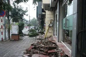 Né không dẹp vỉa hè của ông này, ông kia?