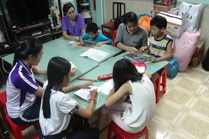 ‘Thà bỏ chồng hơn bỏ lớp tình thương’