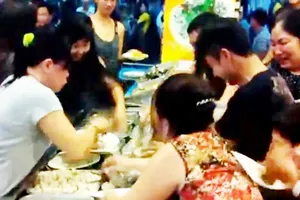 Người Việt xấu xí ở xứ người