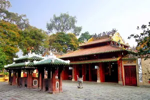 Lăng Ông Bà Chiểu: Chốn tâm linh