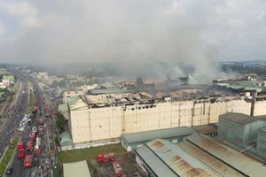 Gần 2 ngày đám cháy ở Cần Thơ vẫn còn âm ỉ