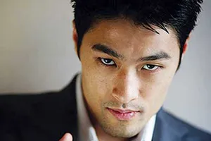 Johnny Trí Nguyễn bị tai nạn, xe 400 triệu đồng vỡ nát