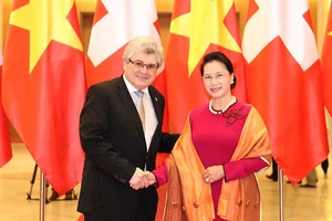 Chủ tịch QH hội đàm với chủ tịch HĐNN Thụy Sĩ