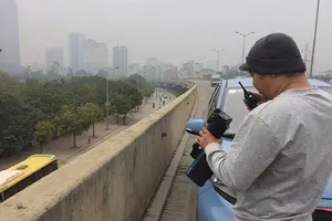 CSGT có được phạt qua ảnh trên điện thoại? 