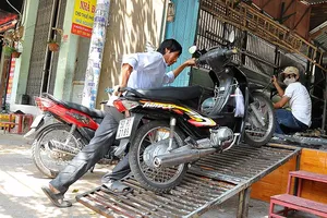 Đập tam cấp: Lỗi chính quyền, dân lãnh đủ