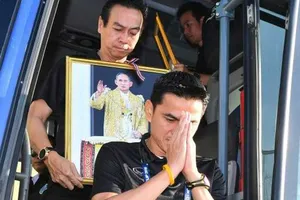 HLV Kiatisak từ chức: Kiến ăn cá…