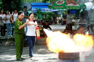TP.HCM: Mỗi nhà đều phải có bình chữa cháy?