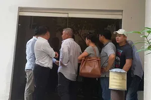 Mua bộ hồ sơ khó như mua thịt thời bao cấp 