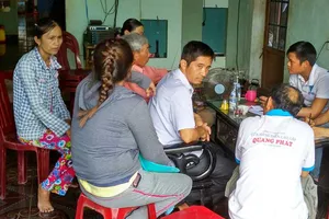 Dân ‘tố’ nhà máy gạch thải khí gây khó thở