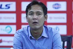HLV Minh Phương: ‘Thua liền 6 trận thì ai cũng mệt mỏi’