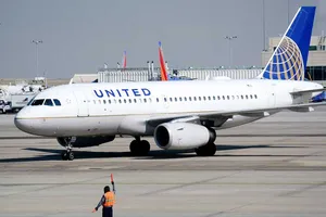 Vụ kéo lê hành khách: United Airlines thiệt hại 'khủng'