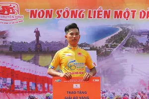 Hotboy tuổi 18 và chiếc áo vàng mơ ước