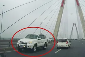 Giải trình kiểu tự làm rơi sĩ diện 