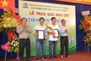 Báo Pháp Luật TP.HCM nhận 2 giải báo chí 