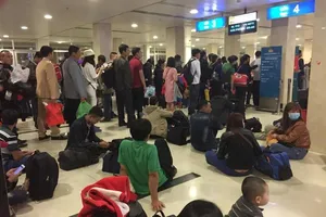 Ai nói đi máy bay là sướng?!