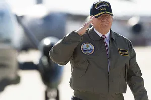 Lo ngại một chính phủ Trump ‘nhuốm mùi thuốc súng’