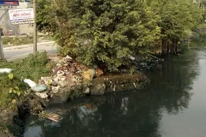 Chi tiền ‘khủng’ cứu kênh rạch ngoại ô TP.HCM 