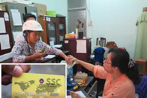 Phụ huynh đồng loạt đòi trả thẻ học đường SSC