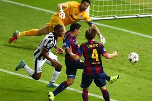  Juve không đi vào vết xe Paris St Germain