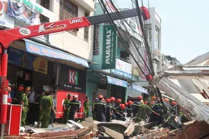 Nhà 3 tầng đổ sập, 3 người thương vong