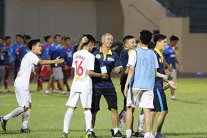 HLV Guillaume: ‘2 năm nữa, HA Gia Lai vô địch V-League’