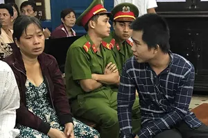 'Yêu' chưa 18: Mong manh giữa tội và không tội