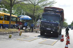 Xe quá tải, người chất hàng cũng bị xử lý