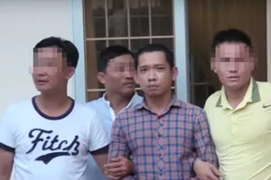 Đôi giày ‘tố’ tên cướp ngân hàng ở Trà Vinh