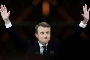 Tân tổng thống Pháp sẽ không có ‘trăng mật’