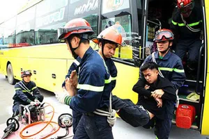 Kỹ năng thoát hiểm khi xe khách gặp nạn 