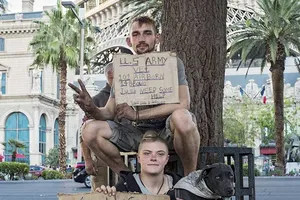 Sống bần cùng giữa thiên đường ăn chơi