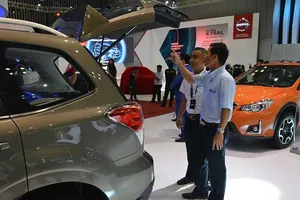 Ô tô ngoại rộng đường về Việt Nam 