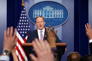 Thêm quan chức Nhà Trắng có nguy cơ bị sa thải