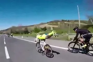 Clip: Cua rơ 'bá đạo' nhất hành tinh