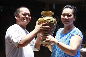 Truyền nhân nức tiếng làng gốm Mỹ Thiện
