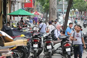 Dẹp vỉa hè: Cứ hở ra là bị tái chiếm! 