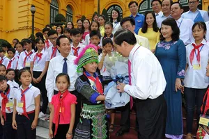 Chủ tịch nước gặp mặt trẻ em có hoàn cảnh đặc biệt 