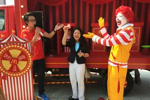 Món ăn đường phố Việt đánh bại đại gia thức ăn nhanh?