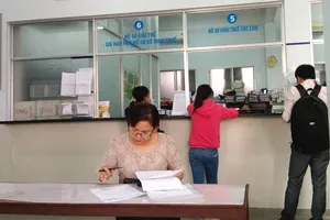 Triệu phú đôla nhờ kinh doanh trên Facebook khai thuế 