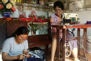 Mẹ ước thay chân giả để mưu sinh nuôi con